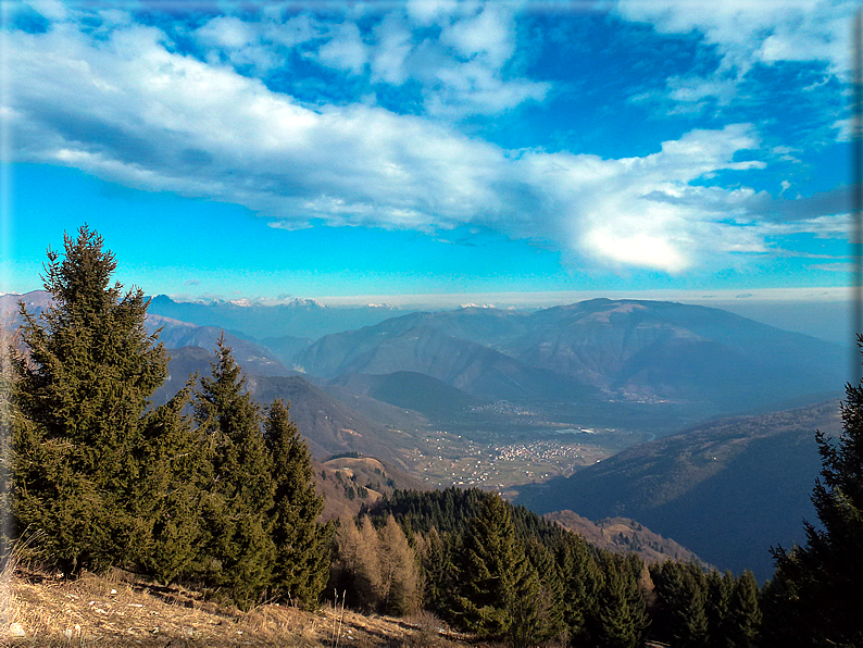 foto Salita dal Monte Tomba a Cima Grappa